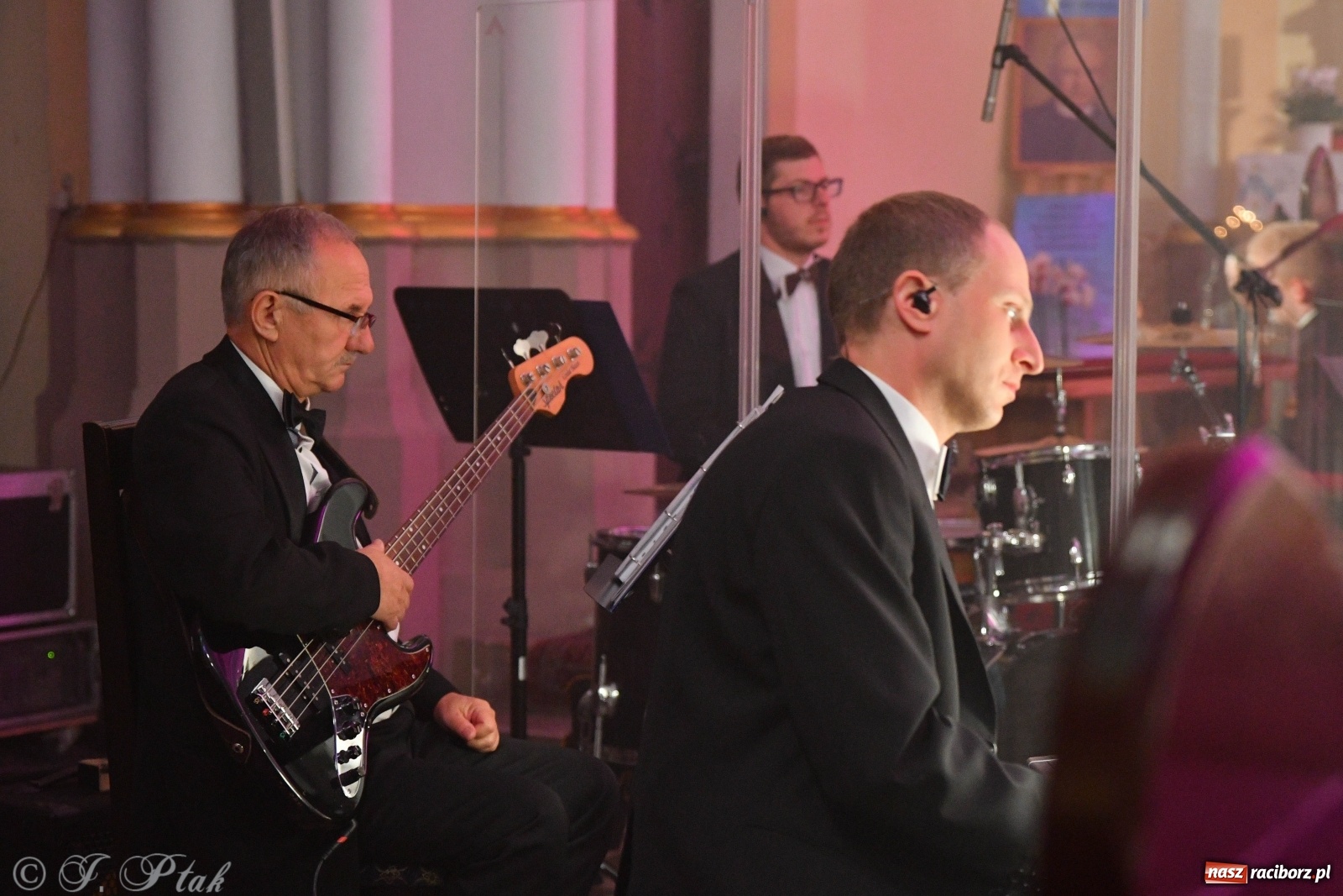 Zdjęcie w galerii na portalu naszraciborz.pl: Totus Tuus. Koncert papieski na Ostrogu [WIDEO] wiadomości z regionu