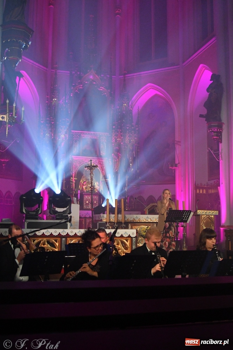 Zdjęcie w galerii na portalu naszraciborz.pl: Totus Tuus. Koncert papieski na Ostrogu [WIDEO] wiadomości z regionu