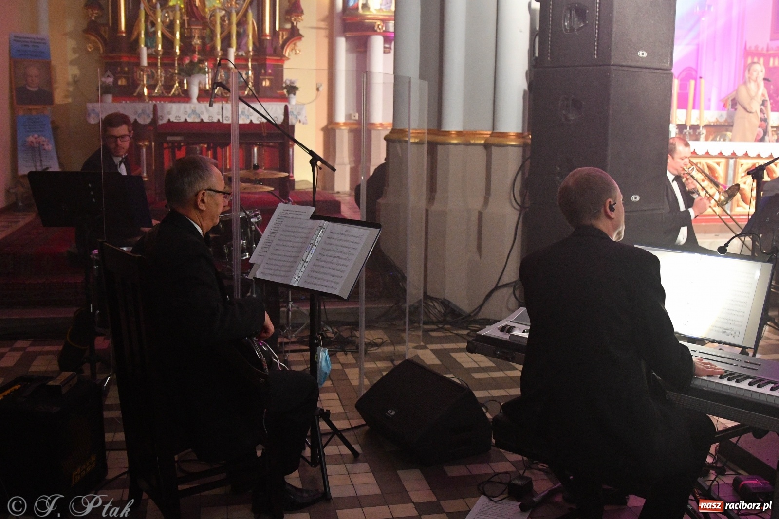 Zdjęcie w galerii na portalu naszraciborz.pl: Totus Tuus. Koncert papieski na Ostrogu [WIDEO] wiadomości z regionu