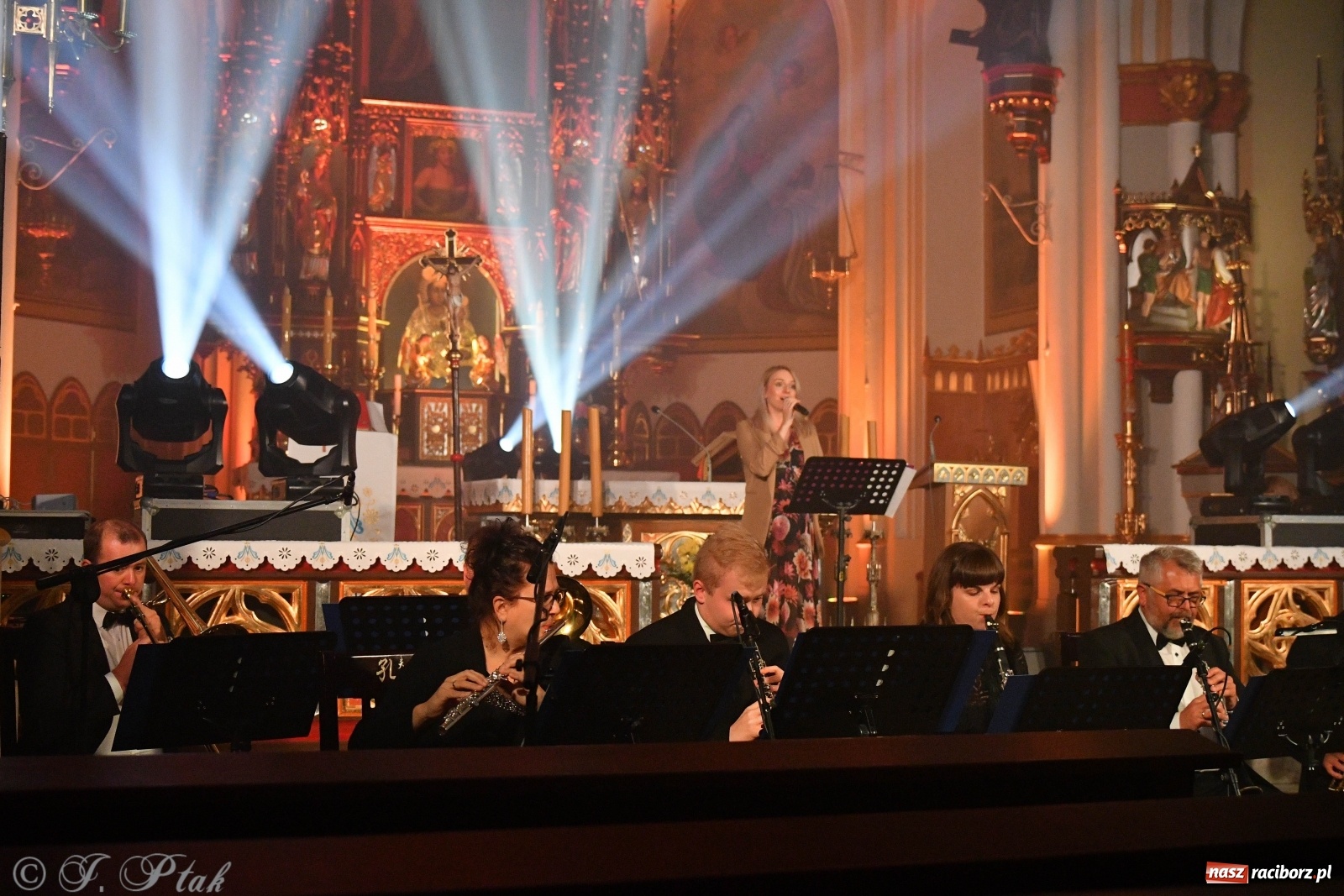 Zdjęcie w galerii na portalu naszraciborz.pl: Totus Tuus. Koncert papieski na Ostrogu [WIDEO] wiadomości z regionu