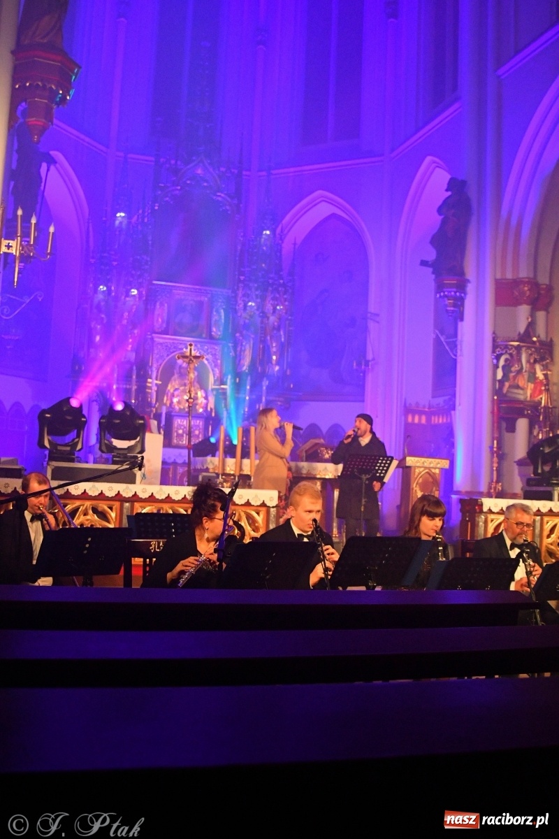 Zdjęcie w galerii na portalu naszraciborz.pl: Totus Tuus. Koncert papieski na Ostrogu [WIDEO] wiadomości z regionu