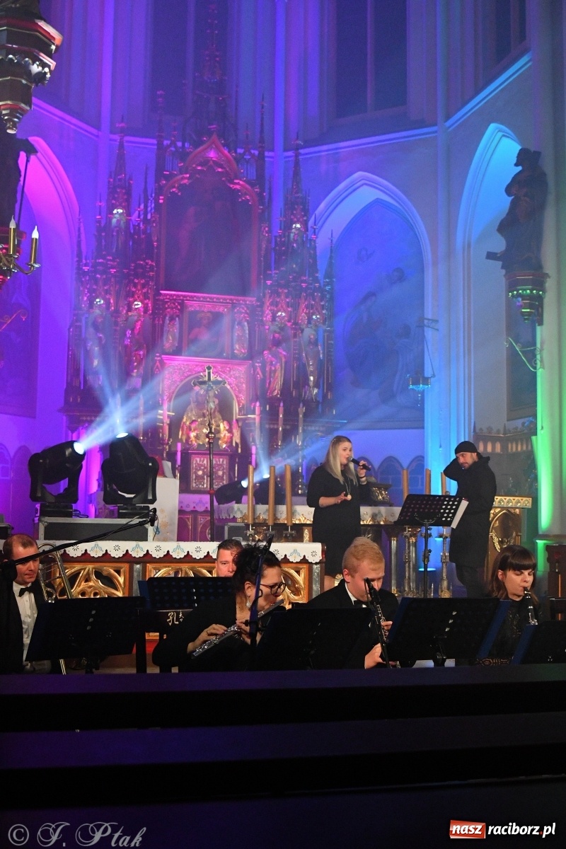 Zdjęcie w galerii na portalu naszraciborz.pl: Totus Tuus. Koncert papieski na Ostrogu [WIDEO] wiadomości z regionu