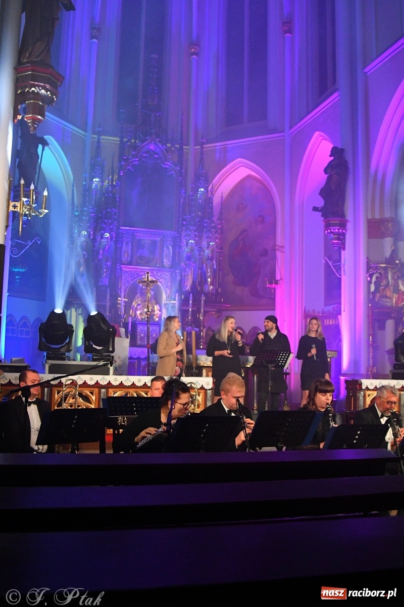 Zdjęcie w galerii na portalu naszraciborz.pl: Totus Tuus. Koncert papieski na Ostrogu [WIDEO] wiadomości z regionu