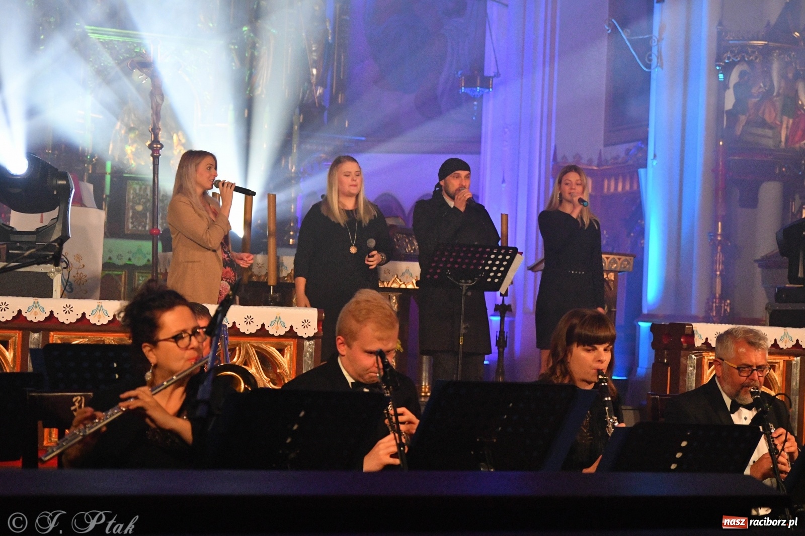 Zdjęcie w galerii na portalu naszraciborz.pl: Totus Tuus. Koncert papieski na Ostrogu [WIDEO] wiadomości z regionu