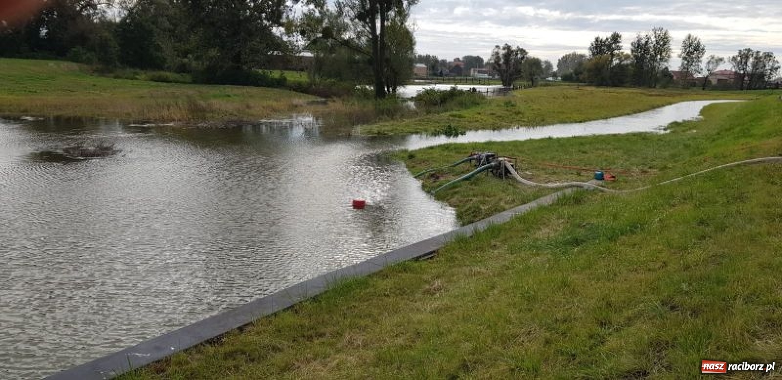 Zdjęcie w galerii na portalu naszraciborz.pl: Raport 998. Strażacki weekend pod znakiem pompowań wiadomości z regionu