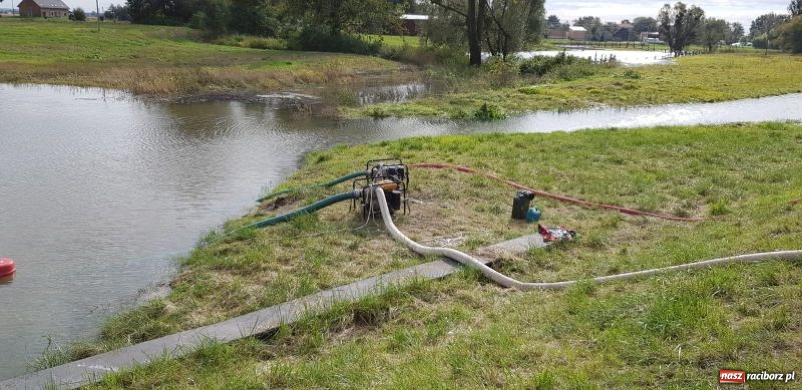 Zdjęcie w galerii na portalu naszraciborz.pl: Raport 998. Strażacki weekend pod znakiem pompowań wiadomości z regionu