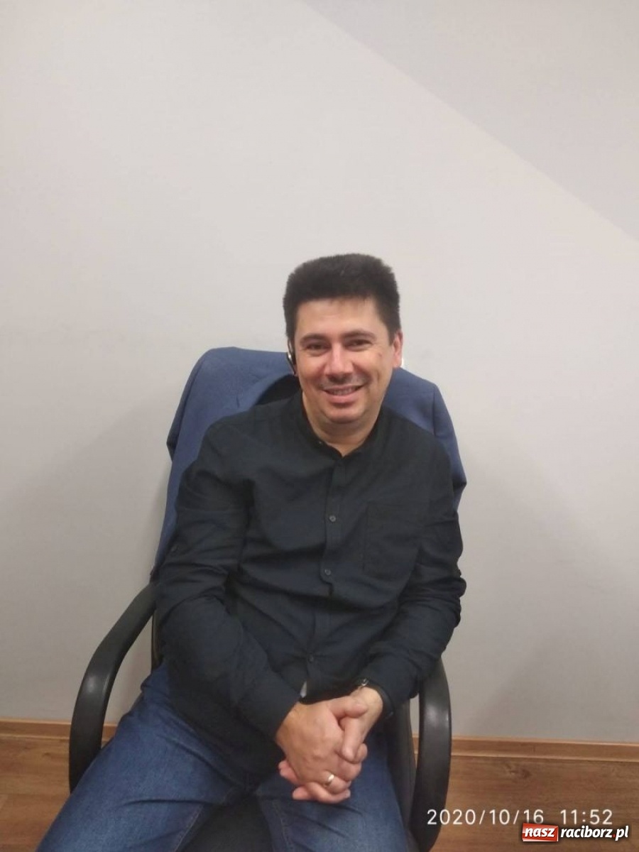 Zdjęcie w galerii na portalu naszraciborz.pl: Dyrektorzy placówek oświatowych z gminy Kuźnia Raciborska nagrodzeni wiadomości z regionu