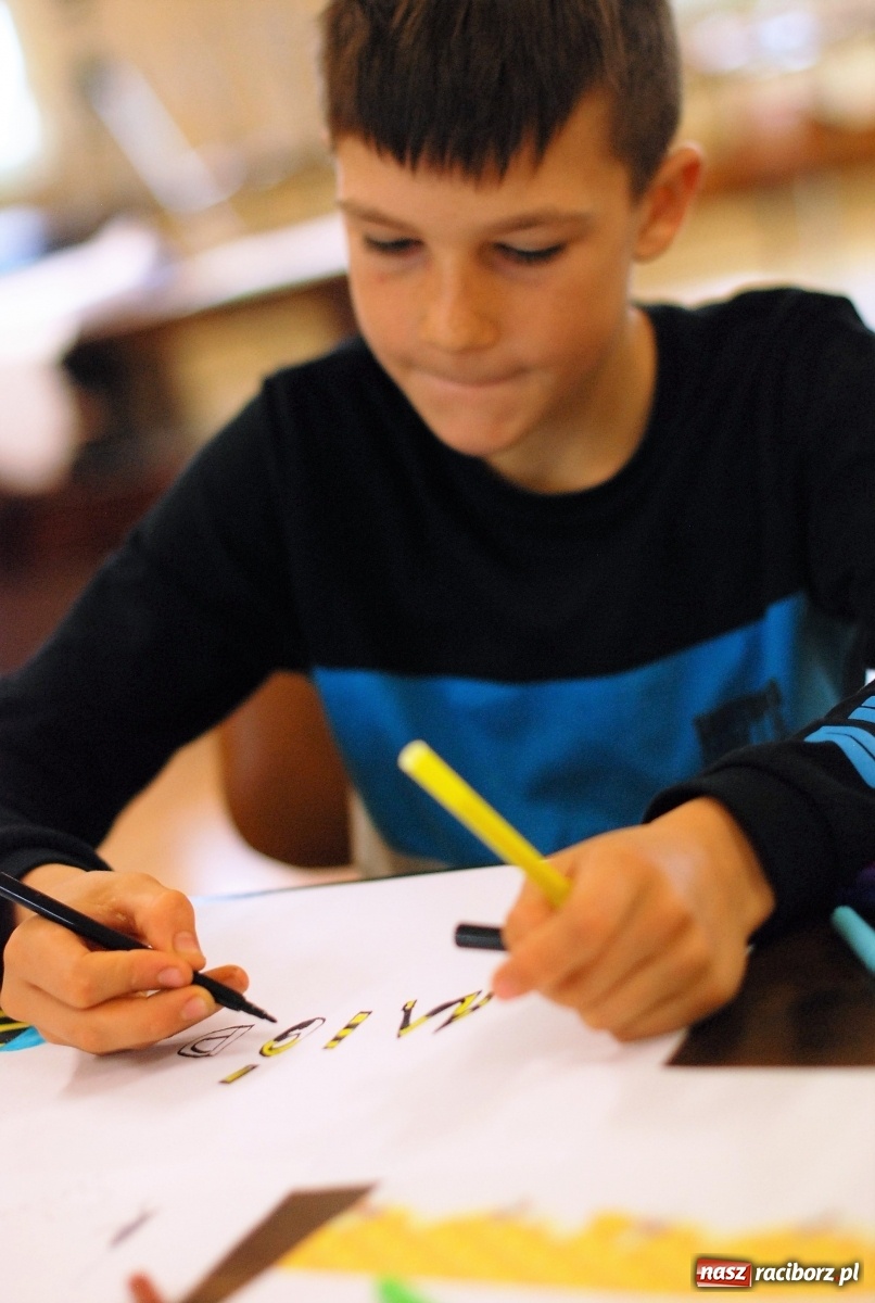 Zdjęcie w galerii na portalu naszraciborz.pl: Mała pszczoła, wielki problem. Warsztaty projektowania w Zawadzie Książęcej wiadomości z regionu