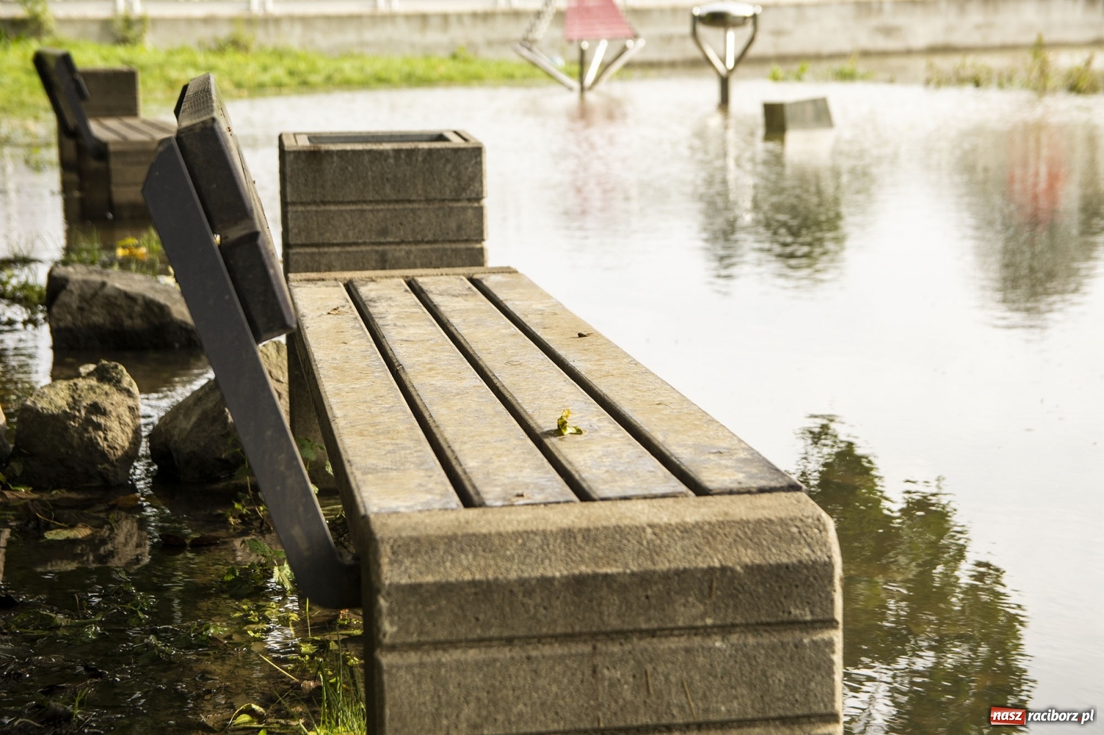 Zdjęcie w galerii na portalu naszraciborz.pl: Wojewoda odwołał pogotowie przeciwpowodziowe. Bulwary w opłakanym stanie wiadomości z regionu