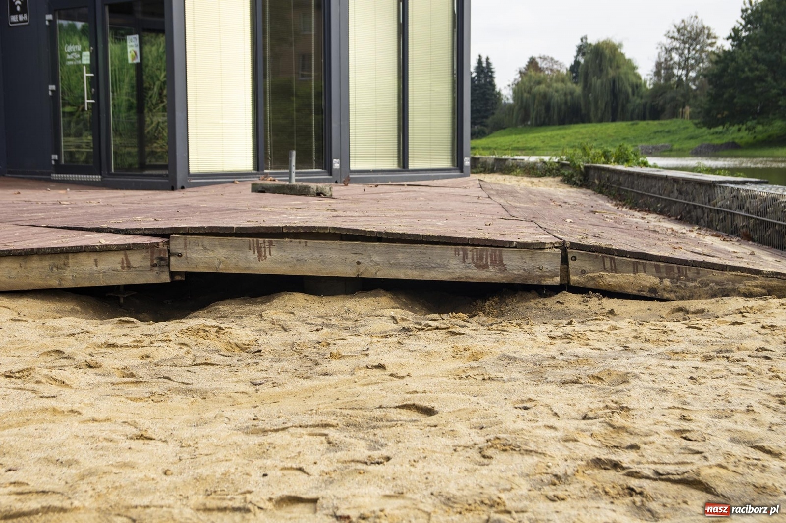 Zdjęcie w galerii na portalu naszraciborz.pl: Wojewoda odwołał pogotowie przeciwpowodziowe. Bulwary w opłakanym stanie wiadomości z regionu