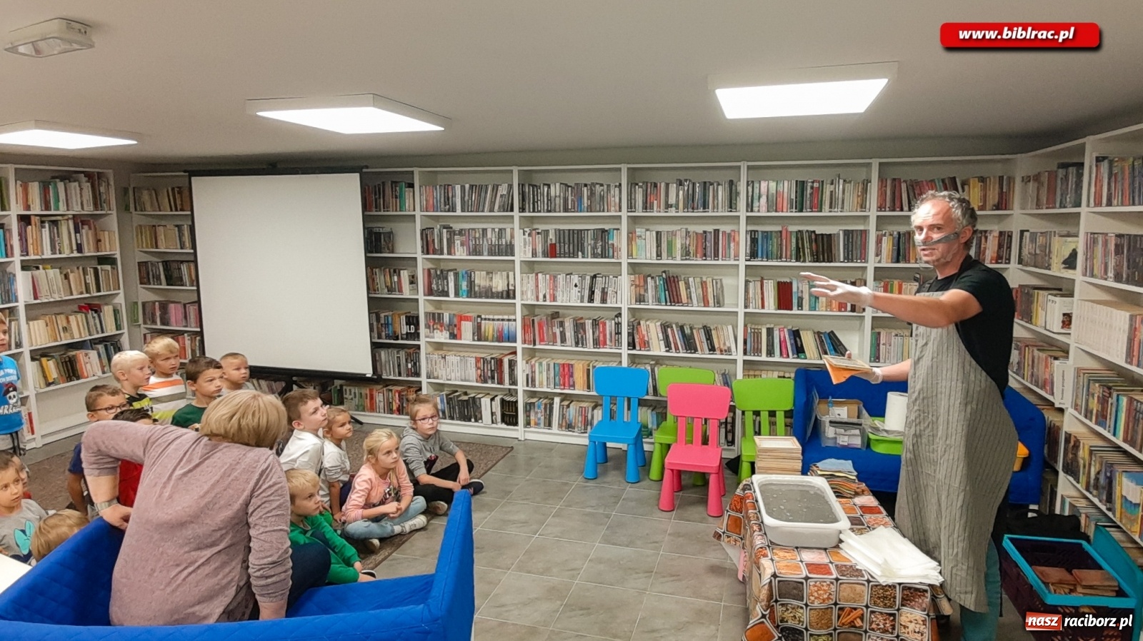 Zdjęcie w galerii na portalu naszraciborz.pl: Papierowy zawrót głowy w bibliotece w Brzeziu wiadomości z regionu