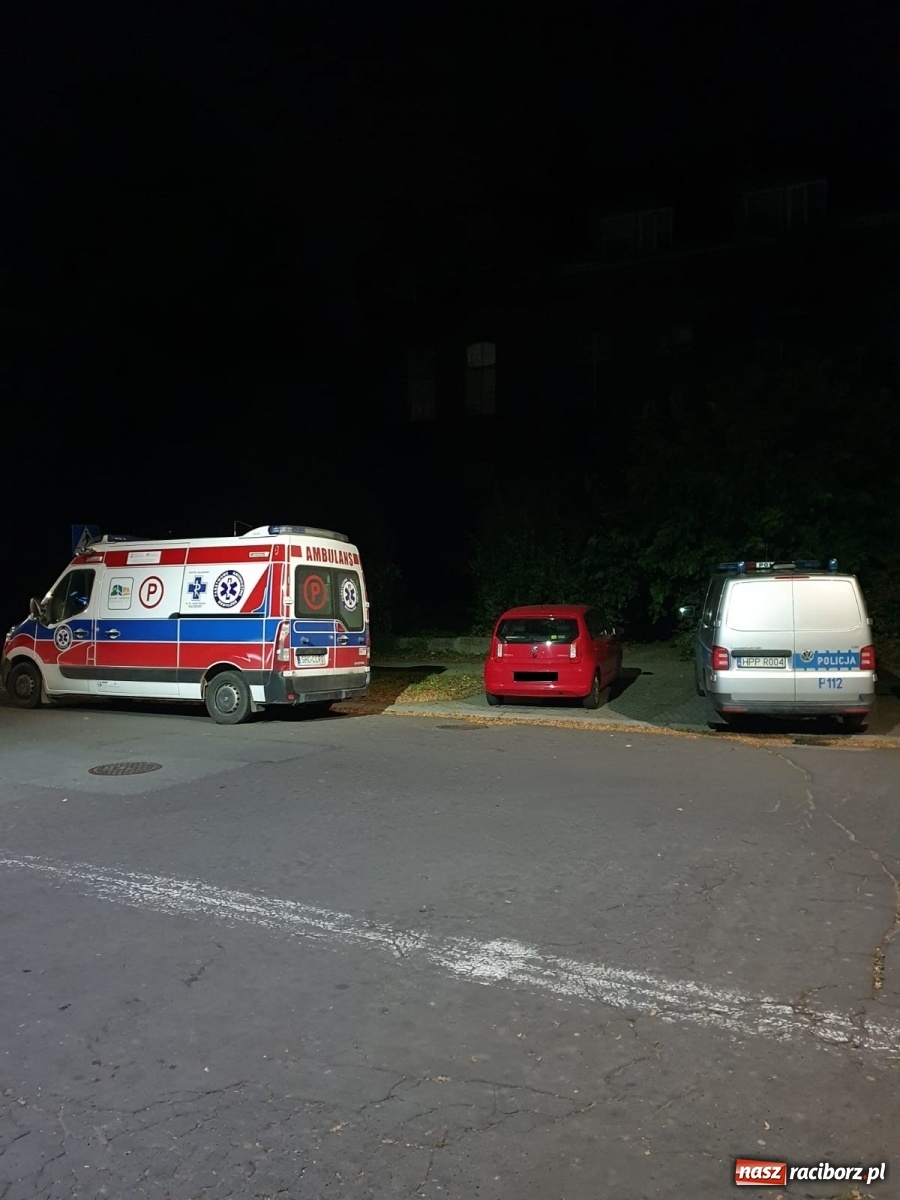 Zdjęcie w galerii na portalu naszraciborz.pl: Nocna akcja służb w starym szpitalu przy Bema wiadomości z regionu