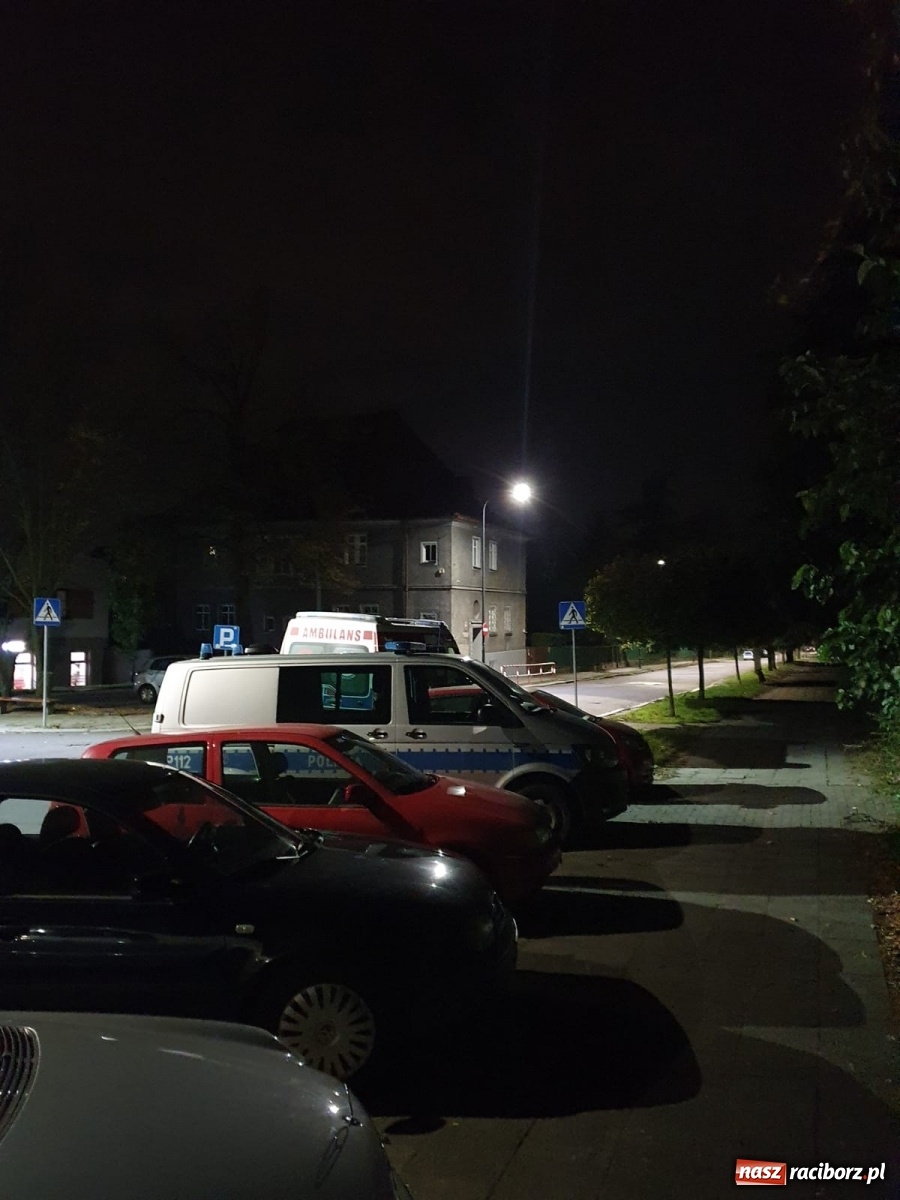 Zdjęcie w galerii na portalu naszraciborz.pl: Nocna akcja służb w starym szpitalu przy Bema wiadomości z regionu