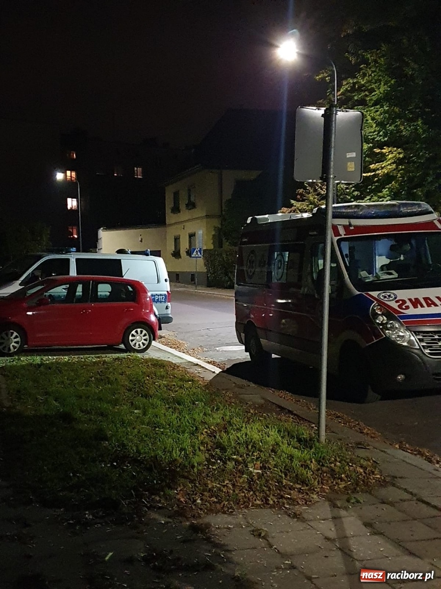 Zdjęcie w galerii na portalu naszraciborz.pl: Nocna akcja służb w starym szpitalu przy Bema wiadomości z regionu