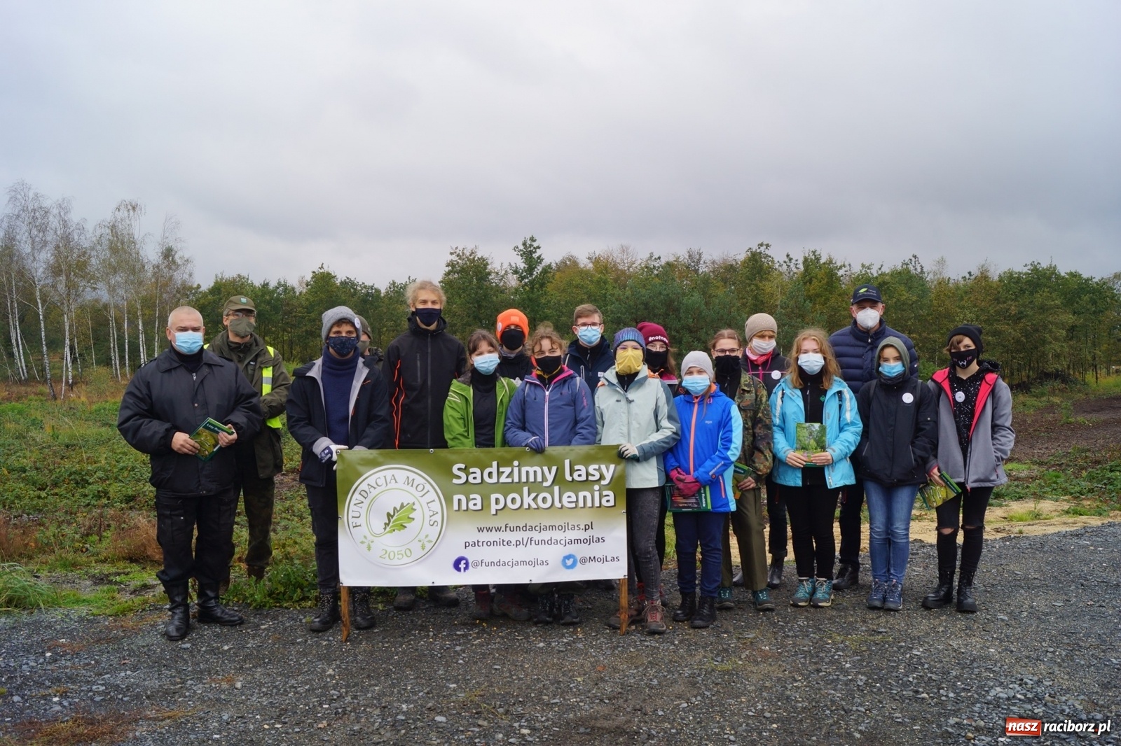 Zdjęcie w galerii na portalu naszraciborz.pl: Fundacja Mój Las posadziła w Kuźni Rac. ponad 2000 drzew  wiadomości z regionu