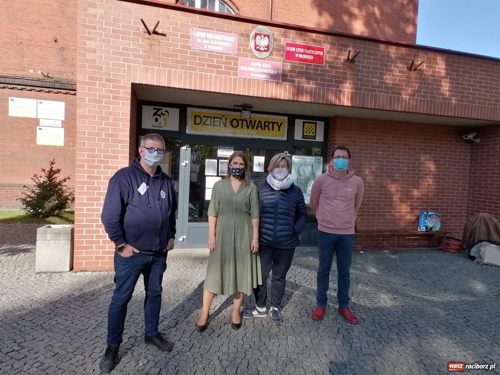 Zdjęcie w galerii na portalu naszraciborz.pl: Francuzi z pilotażową wizytą w Kasprowiczu wiadomości z regionu