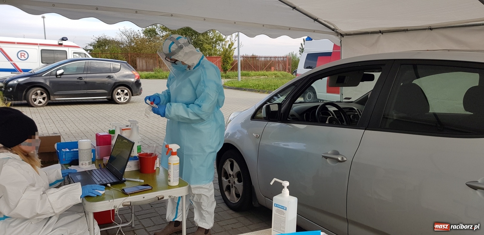 Zdjęcie w galerii na portalu naszraciborz.pl: Rzecznik MZ: wydłużamy godziny pracy punktów drive thru; chcemy rozładować kolejki  wiadomości z regionu