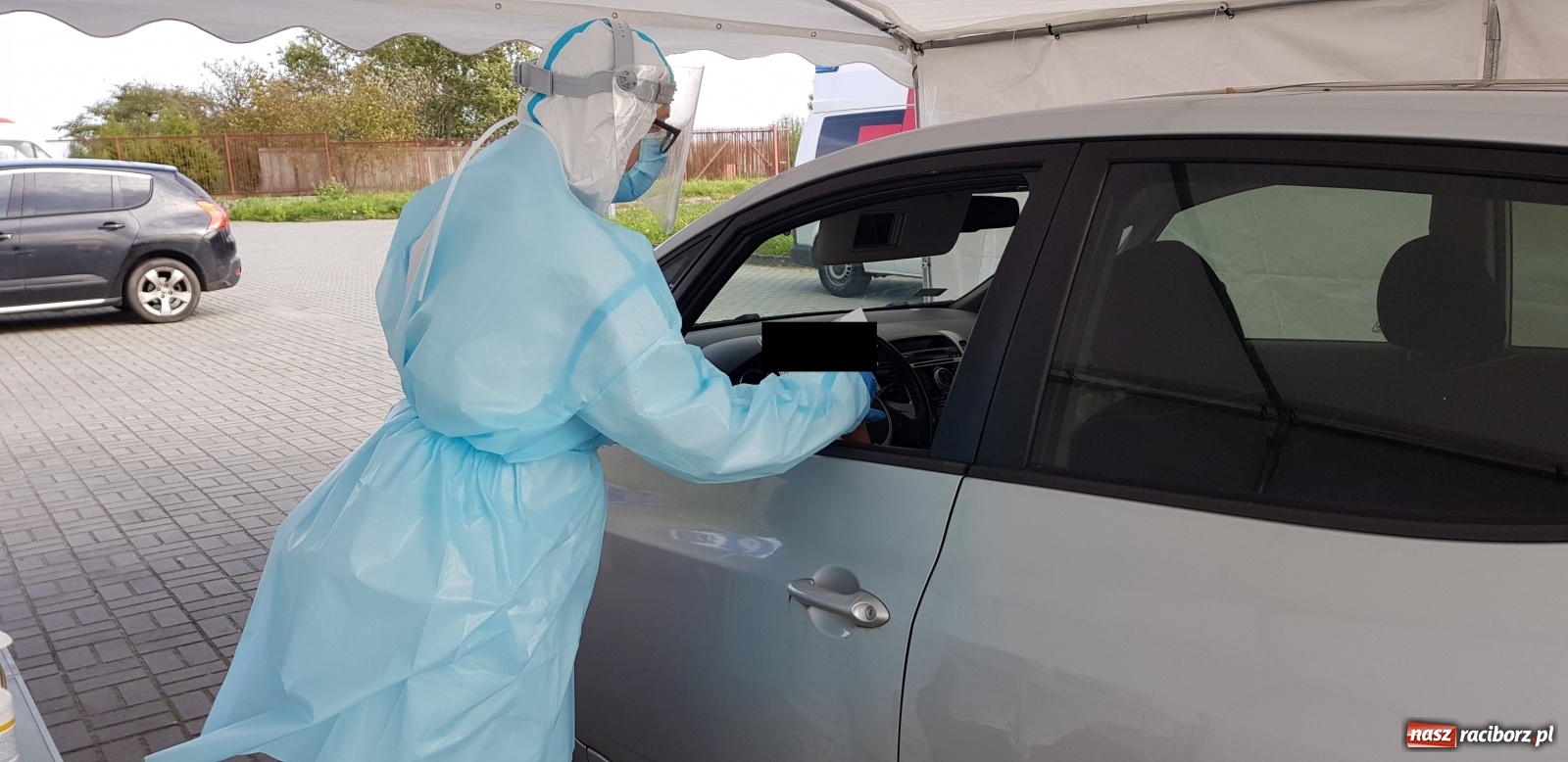 Zdjęcie w galerii na portalu naszraciborz.pl: Rzecznik MZ: wydłużamy godziny pracy punktów drive thru; chcemy rozładować kolejki  wiadomości z regionu