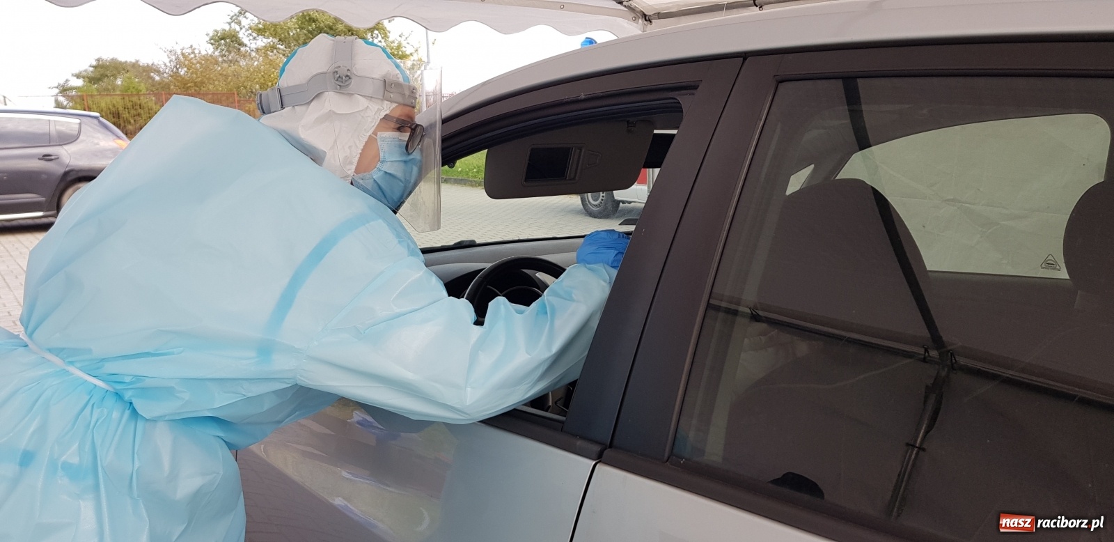 Zdjęcie w galerii na portalu naszraciborz.pl: Rzecznik MZ: wydłużamy godziny pracy punktów drive thru; chcemy rozładować kolejki  wiadomości z regionu