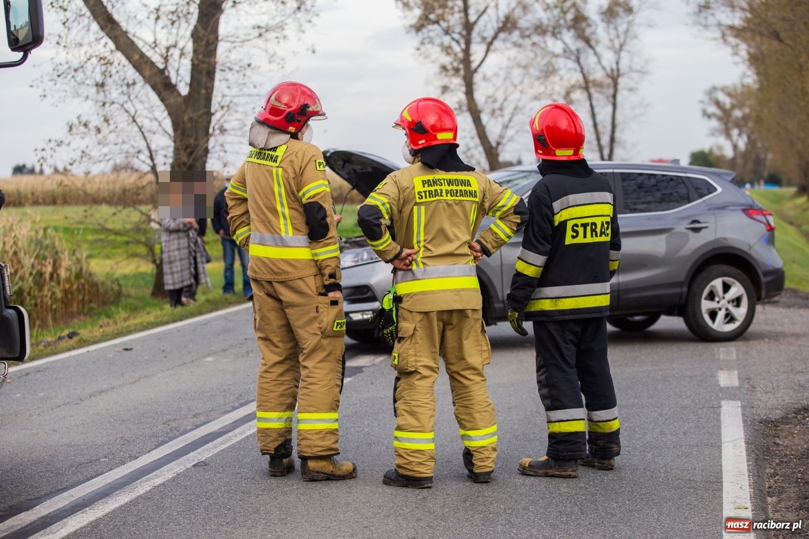 Zdjęcie w galerii na portalu naszraciborz.pl: Wypadek w Żerdzinach. Motocykl zderzył się z osobówką [FOTO] wiadomości z regionu