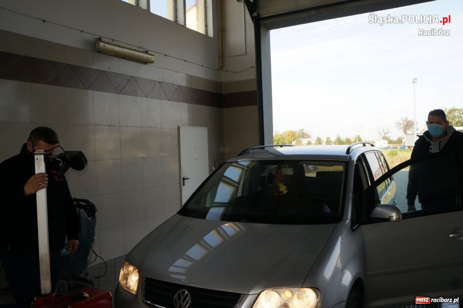 Zdjęcie w galerii na portalu naszraciborz.pl: Raciborska drogówka i diagności kontrolowali ustawienie świateł w pojazdach wiadomości z regionu