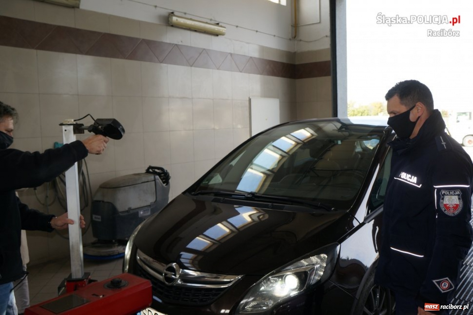 Zdjęcie w galerii na portalu naszraciborz.pl: Raciborska drogówka i diagności kontrolowali ustawienie świateł w pojazdach wiadomości z regionu