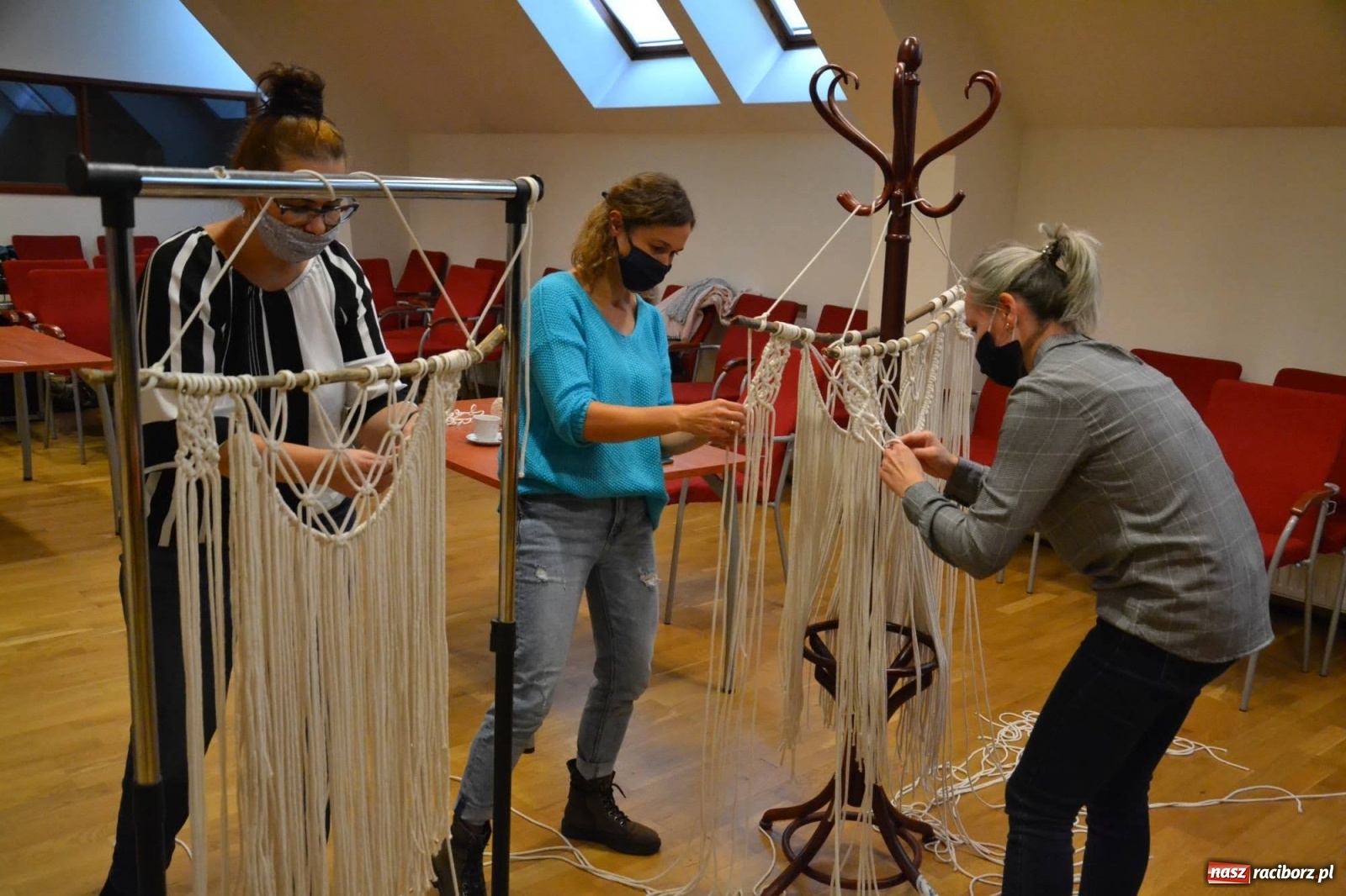 Zdjęcie w galerii na portalu naszraciborz.pl: Makrama. Krok po kroku. Warsztaty na zamku wiadomości z regionu