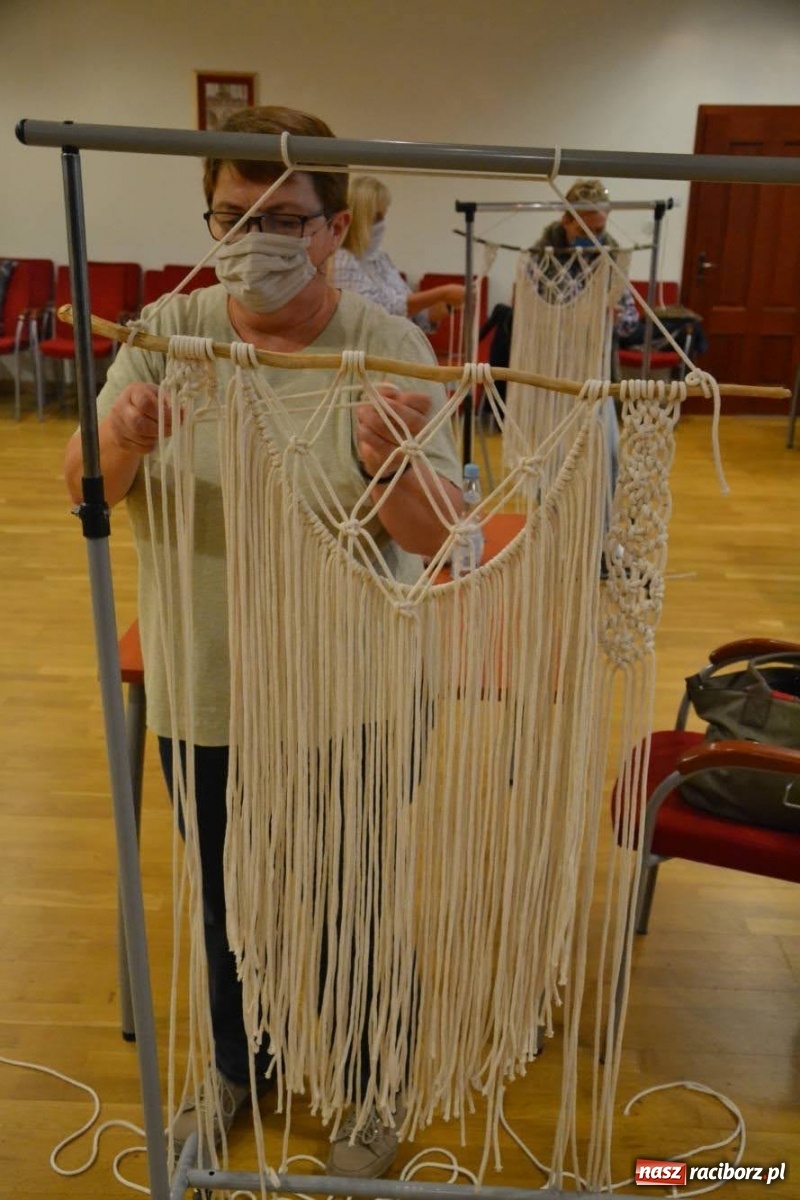 Zdjęcie w galerii na portalu naszraciborz.pl: Makrama. Krok po kroku. Warsztaty na zamku wiadomości z regionu