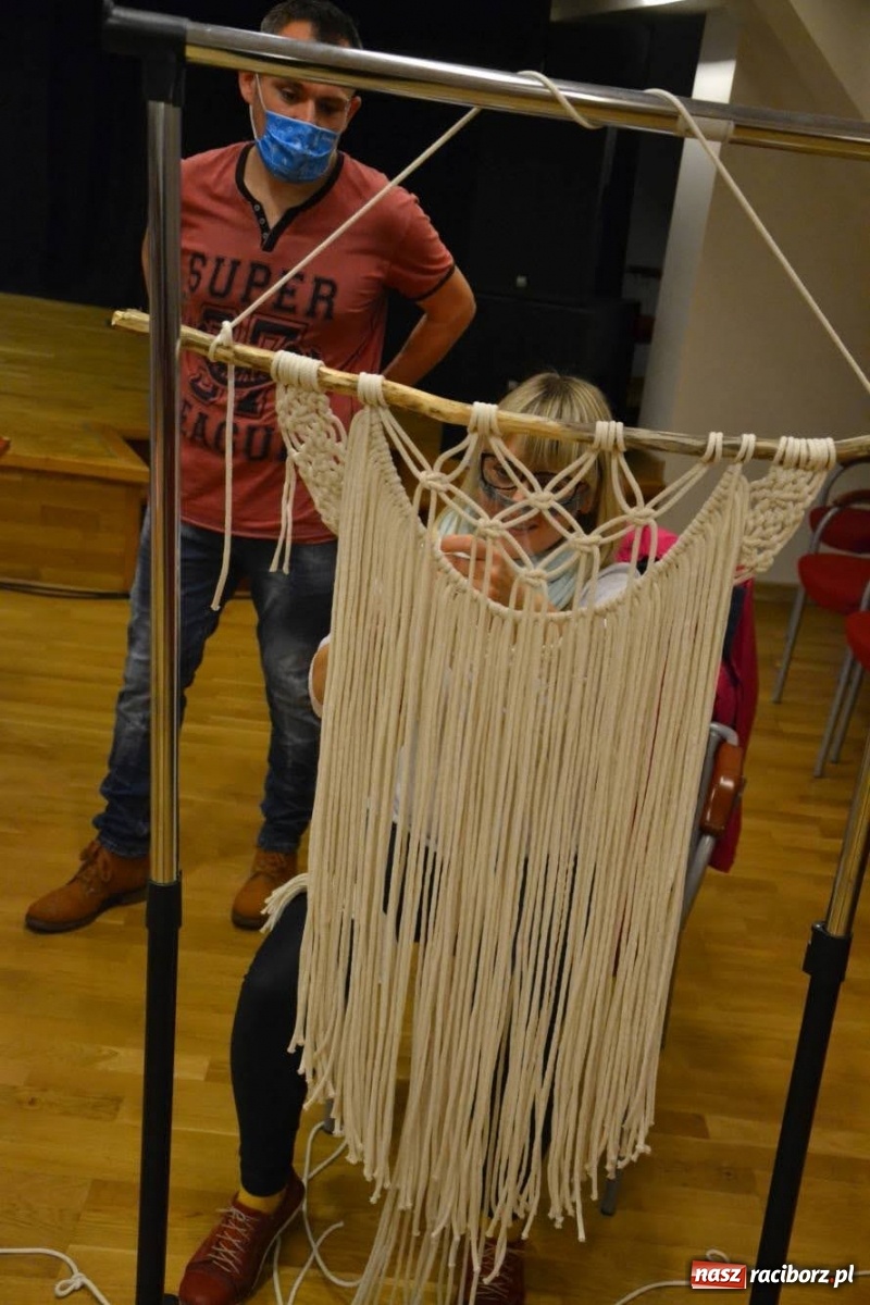 Zdjęcie w galerii na portalu naszraciborz.pl: Makrama. Krok po kroku. Warsztaty na zamku wiadomości z regionu