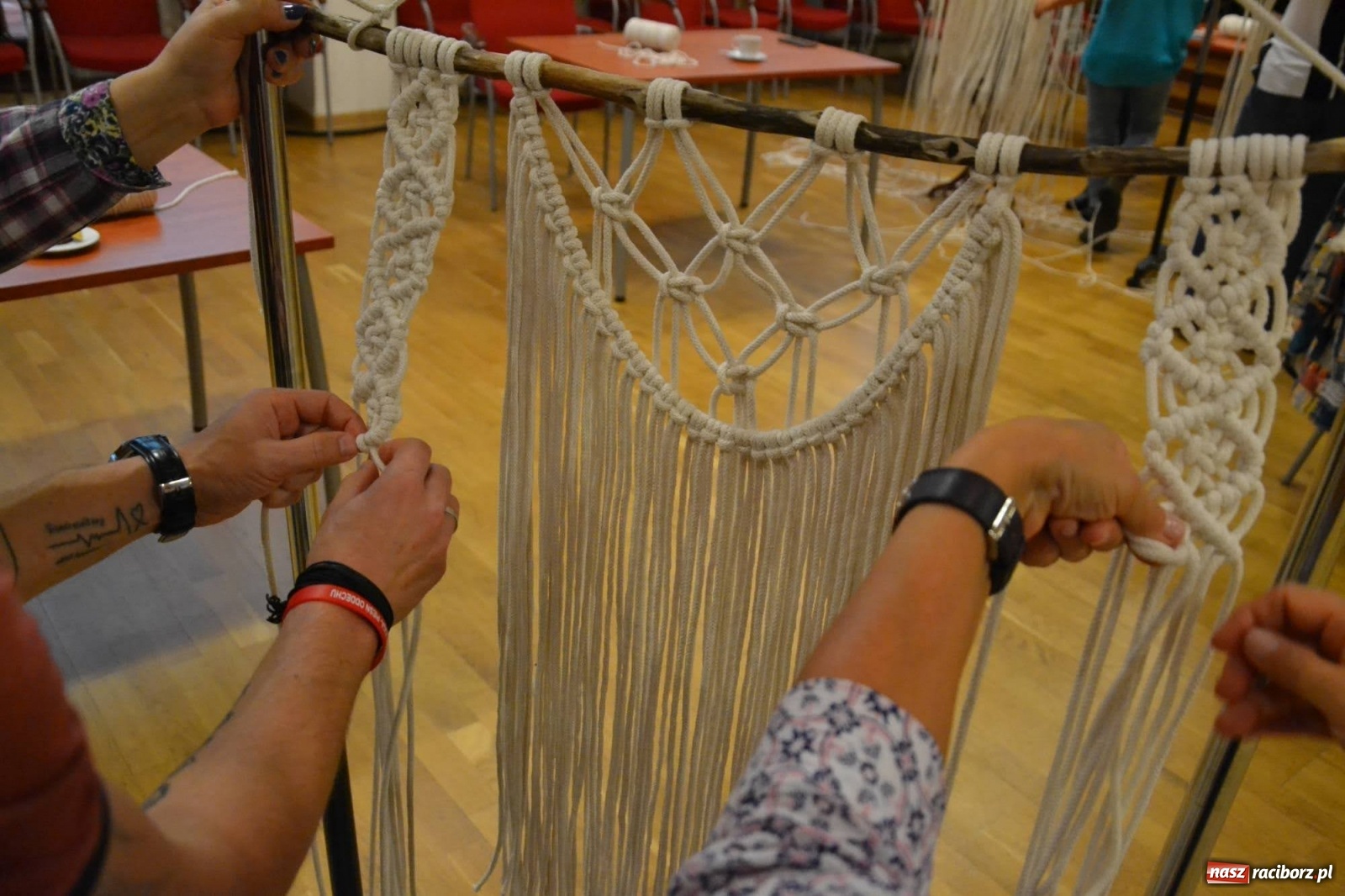 Zdjęcie w galerii na portalu naszraciborz.pl: Makrama. Krok po kroku. Warsztaty na zamku wiadomości z regionu