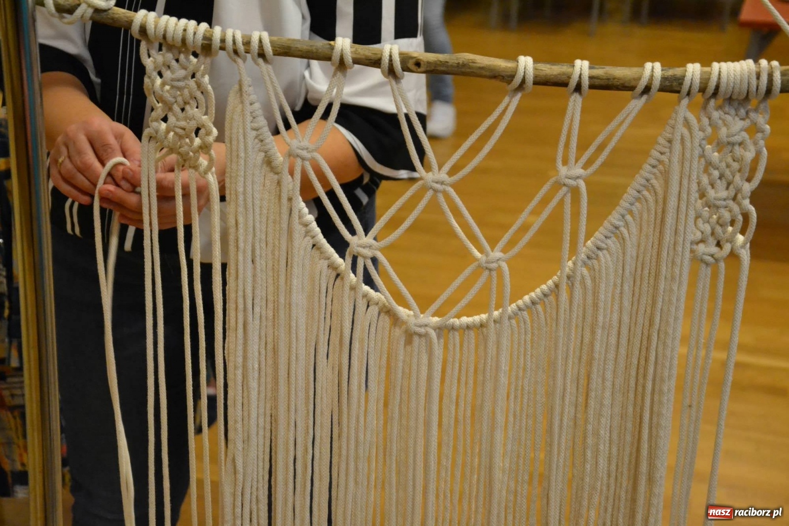 Zdjęcie w galerii na portalu naszraciborz.pl: Makrama. Krok po kroku. Warsztaty na zamku wiadomości z regionu