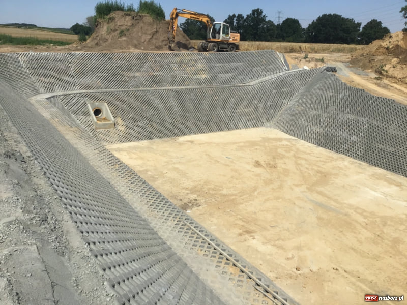 Zdjęcie w galerii na portalu naszraciborz.pl: Budowa ronda przy Piaskowej-Rybnickiej. Tak będzie zorganizowany ruch wiadomości z regionu