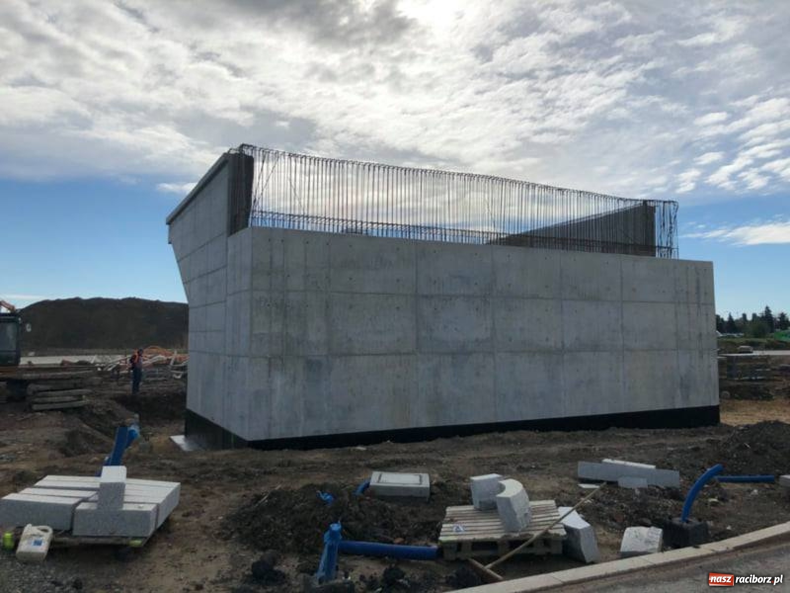 Zdjęcie w galerii na portalu naszraciborz.pl: Budowa ronda przy Piaskowej-Rybnickiej. Tak będzie zorganizowany ruch wiadomości z regionu