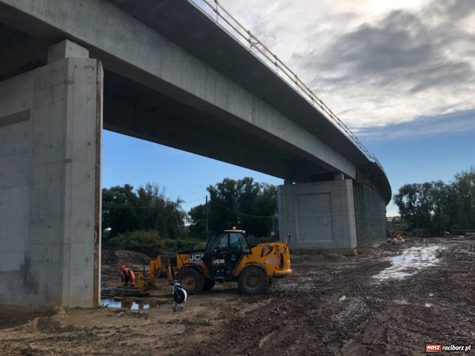Zdjęcie w galerii na portalu naszraciborz.pl: Budowa ronda przy Piaskowej-Rybnickiej. Tak będzie zorganizowany ruch wiadomości z regionu