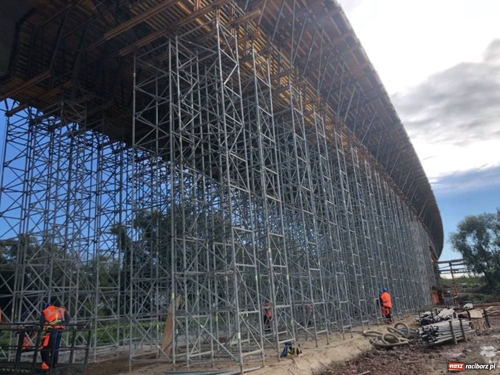 Zdjęcie w galerii na portalu naszraciborz.pl: Budowa ronda przy Piaskowej-Rybnickiej. Tak będzie zorganizowany ruch wiadomości z regionu