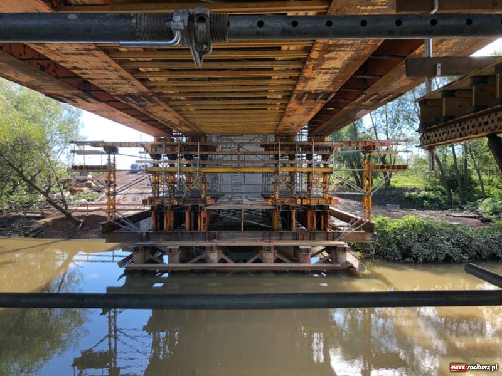 Zdjęcie w galerii na portalu naszraciborz.pl: Budowa ronda przy Piaskowej-Rybnickiej. Tak będzie zorganizowany ruch wiadomości z regionu