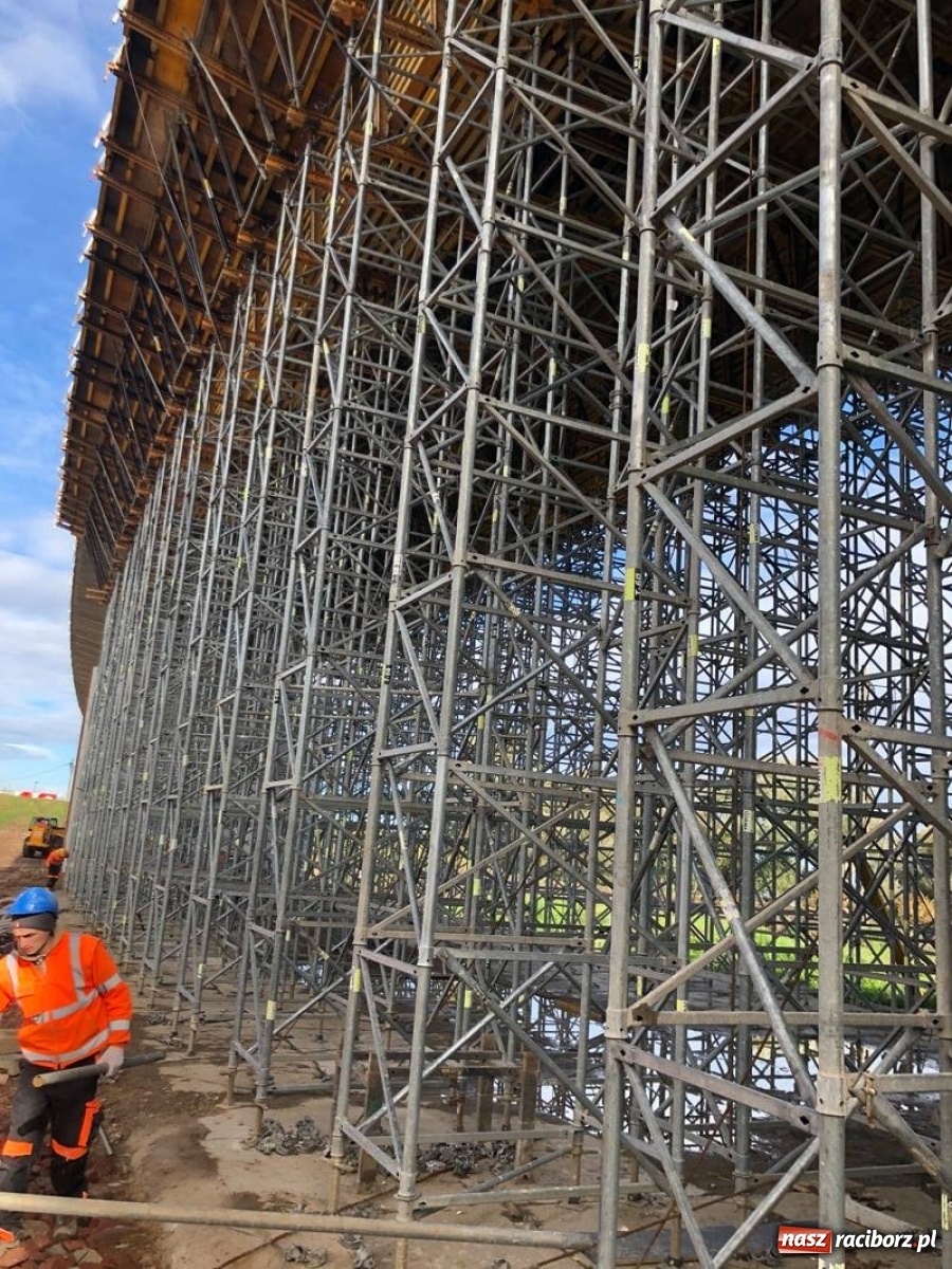 Zdjęcie w galerii na portalu naszraciborz.pl: Budowa ronda przy Piaskowej-Rybnickiej. Tak będzie zorganizowany ruch wiadomości z regionu