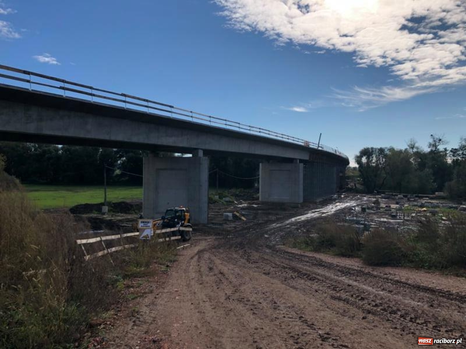 Zdjęcie w galerii na portalu naszraciborz.pl: Budowa ronda przy Piaskowej-Rybnickiej. Tak będzie zorganizowany ruch wiadomości z regionu