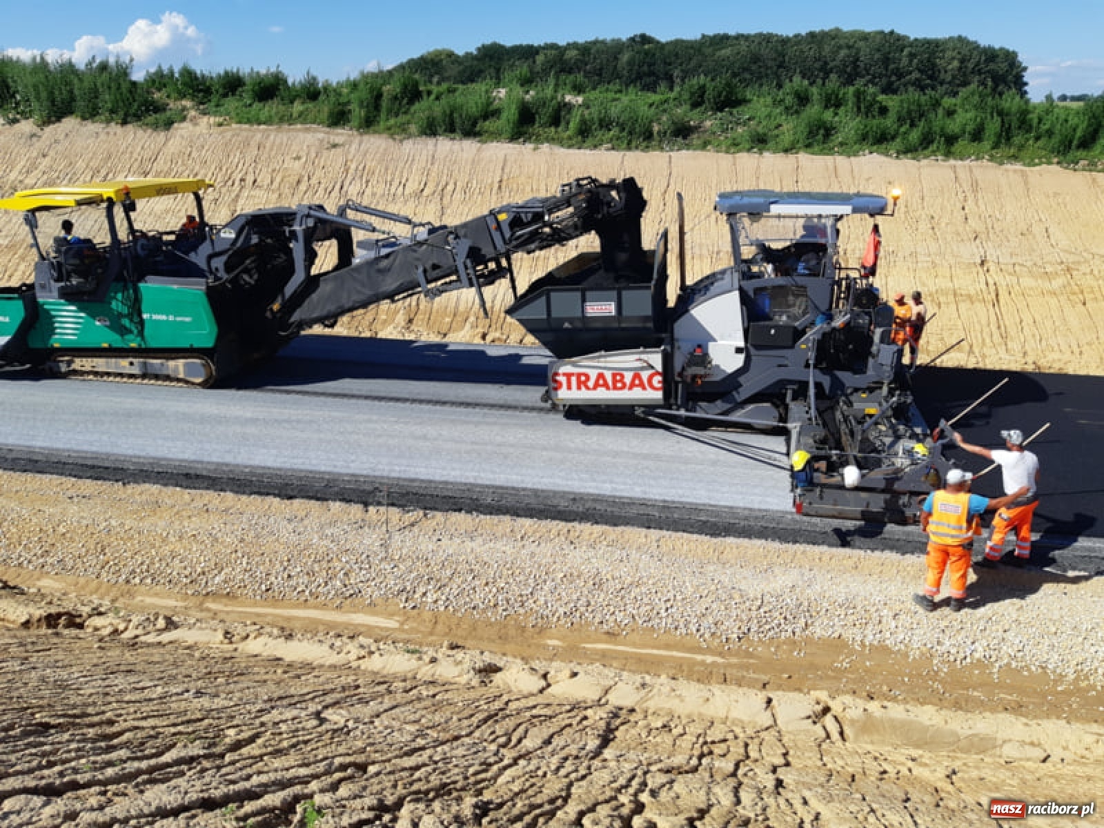 Zdjęcie w galerii na portalu naszraciborz.pl: Budowa ronda przy Piaskowej-Rybnickiej. Tak będzie zorganizowany ruch wiadomości z regionu