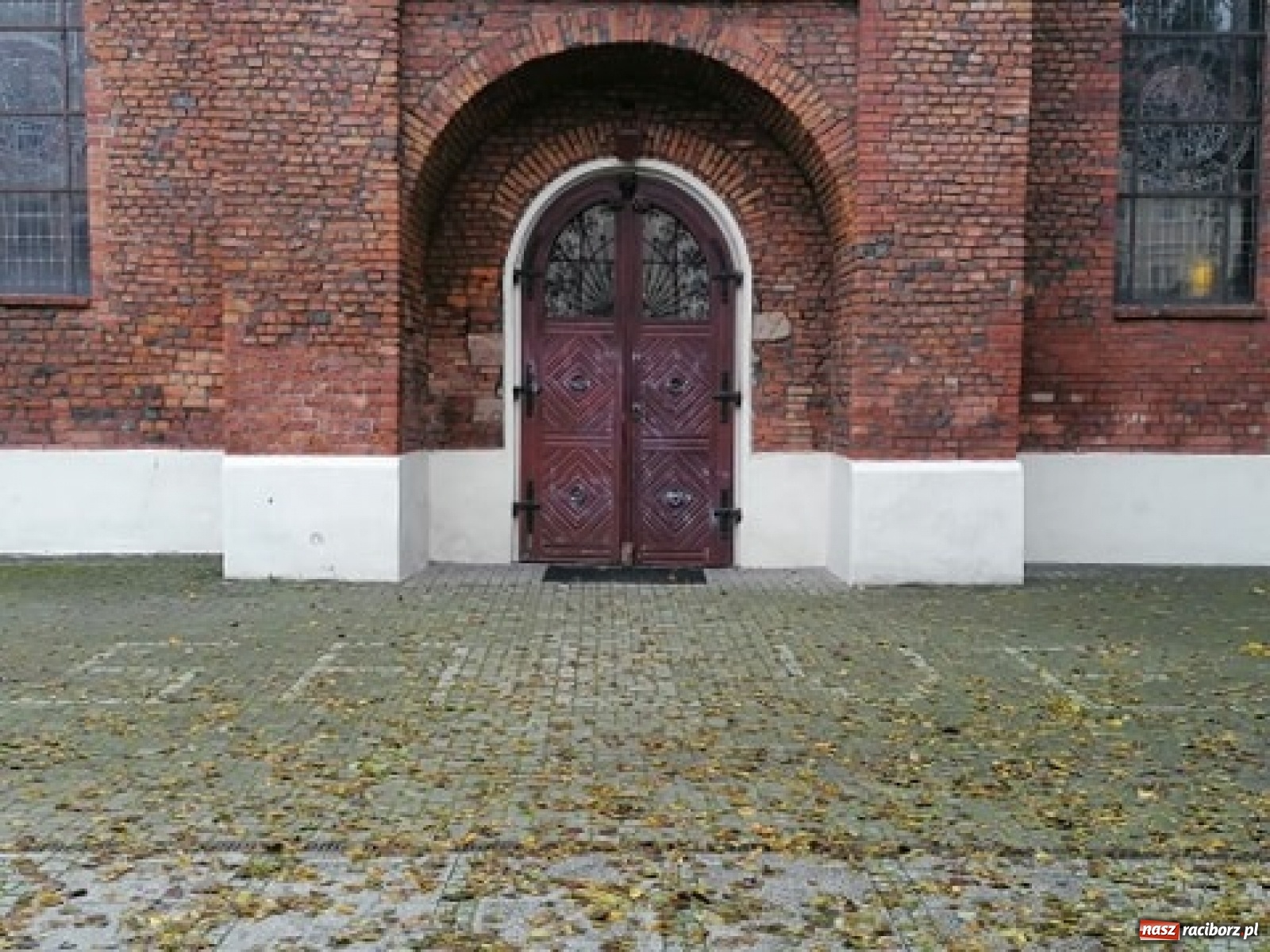 Zdjęcie w galerii na portalu naszraciborz.pl: Oświadczenie Ministra Spraw Wewnętrznych i Administracji ws. ataków na kościoły wiadomości z regionu