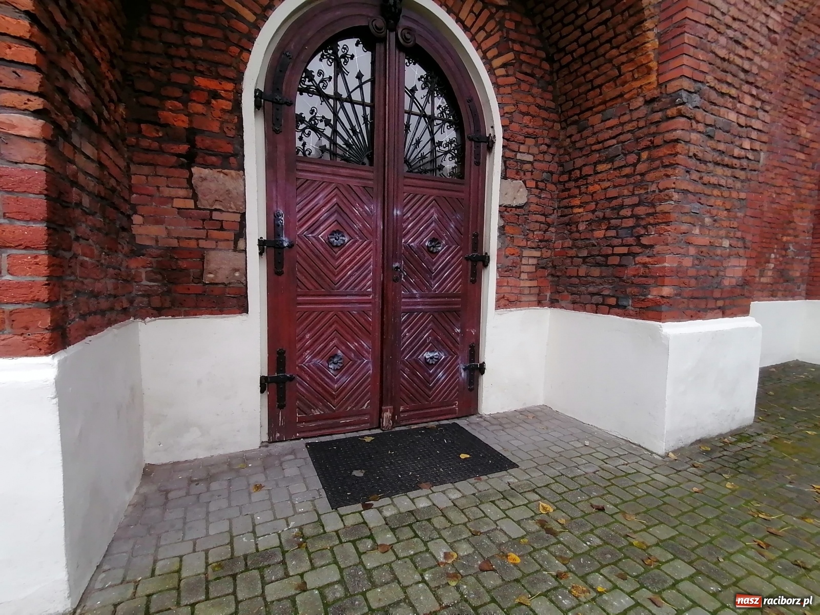 Zdjęcie w galerii na portalu naszraciborz.pl: Oświadczenie Ministra Spraw Wewnętrznych i Administracji ws. ataków na kościoły wiadomości z regionu