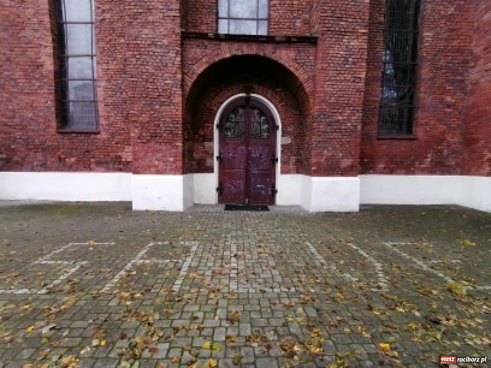 Zdjęcie w galerii na portalu naszraciborz.pl: Oświadczenie Ministra Spraw Wewnętrznych i Administracji ws. ataków na kościoły wiadomości z regionu