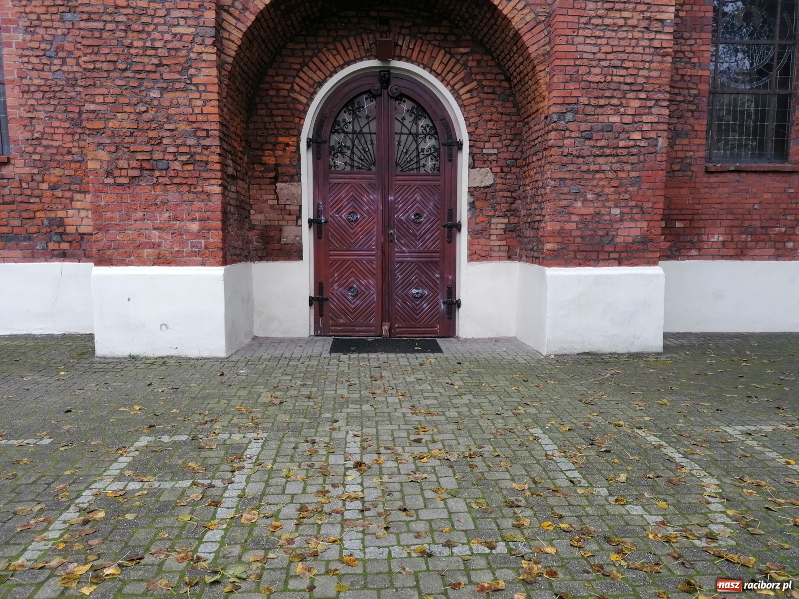 Zdjęcie w galerii na portalu naszraciborz.pl: Oświadczenie Ministra Spraw Wewnętrznych i Administracji ws. ataków na kościoły wiadomości z regionu