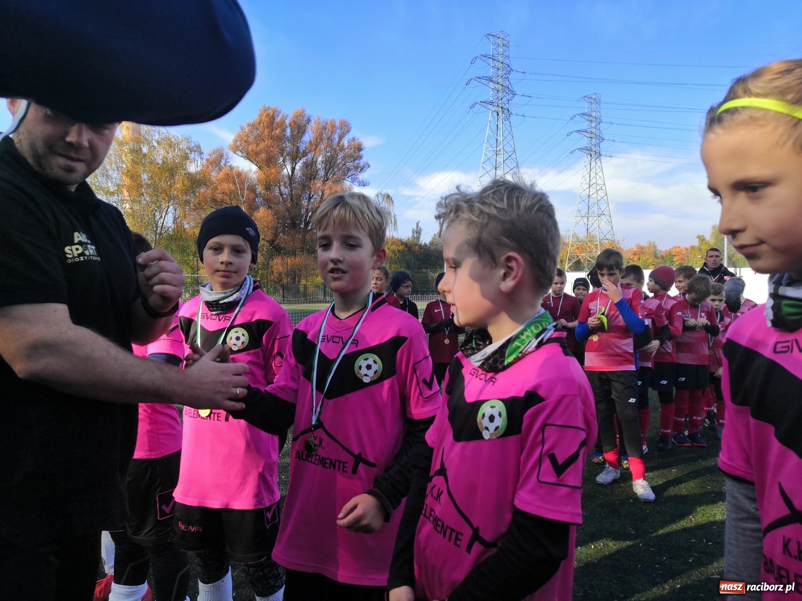 Zdjęcie w galerii na portalu naszraciborz.pl: Młodzi piłkarze LKS Tworków zwycięzcami turnieju w Zabrzu [FOTO] wiadomości z regionu