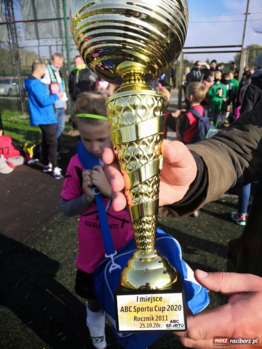Zdjęcie w galerii na portalu naszraciborz.pl: Młodzi piłkarze LKS Tworków zwycięzcami turnieju w Zabrzu [FOTO] wiadomości z regionu