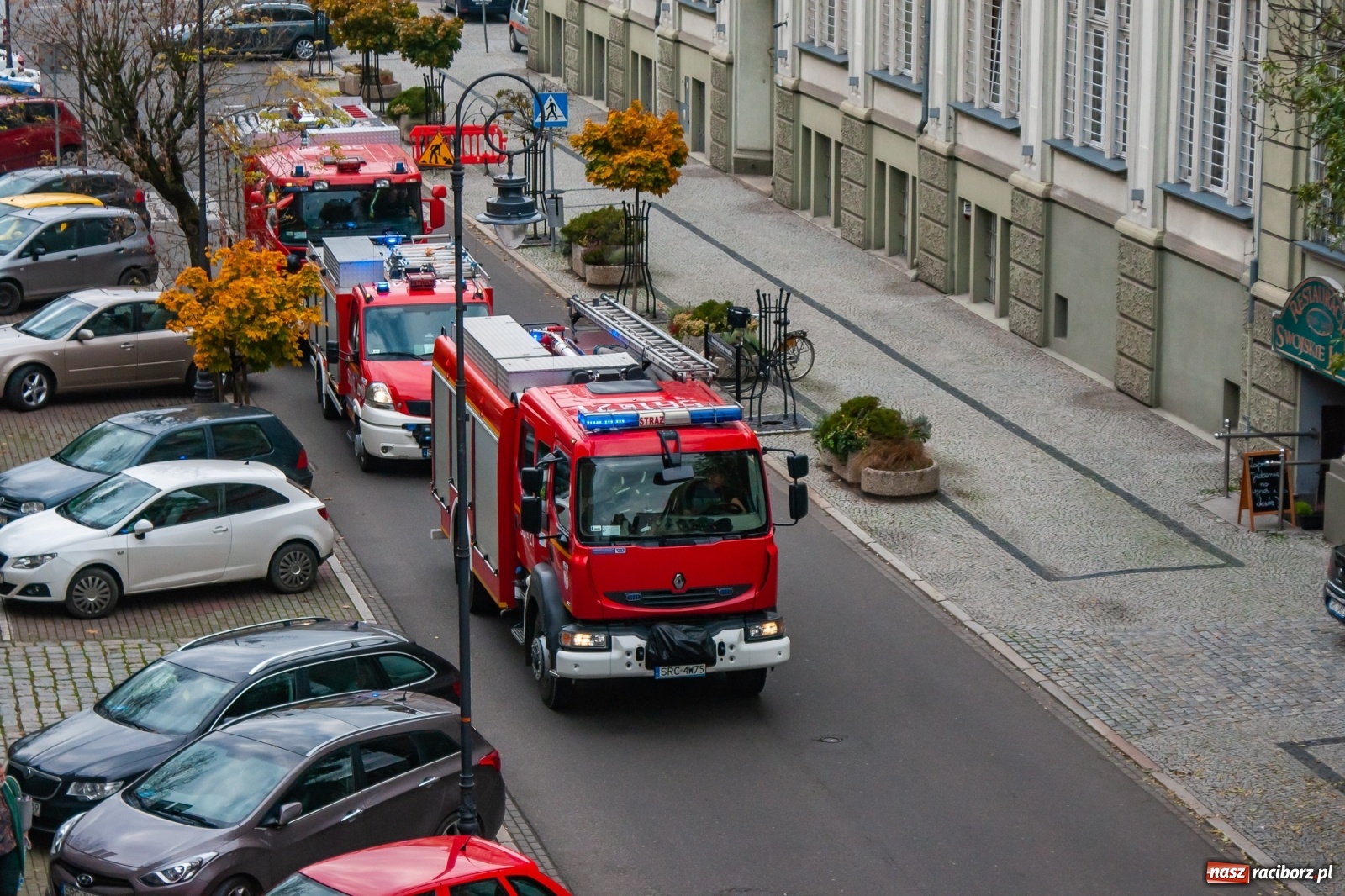 Zdjęcie w galerii na portalu naszraciborz.pl: Akcja strażaków na ul. Batorego  wiadomości z regionu