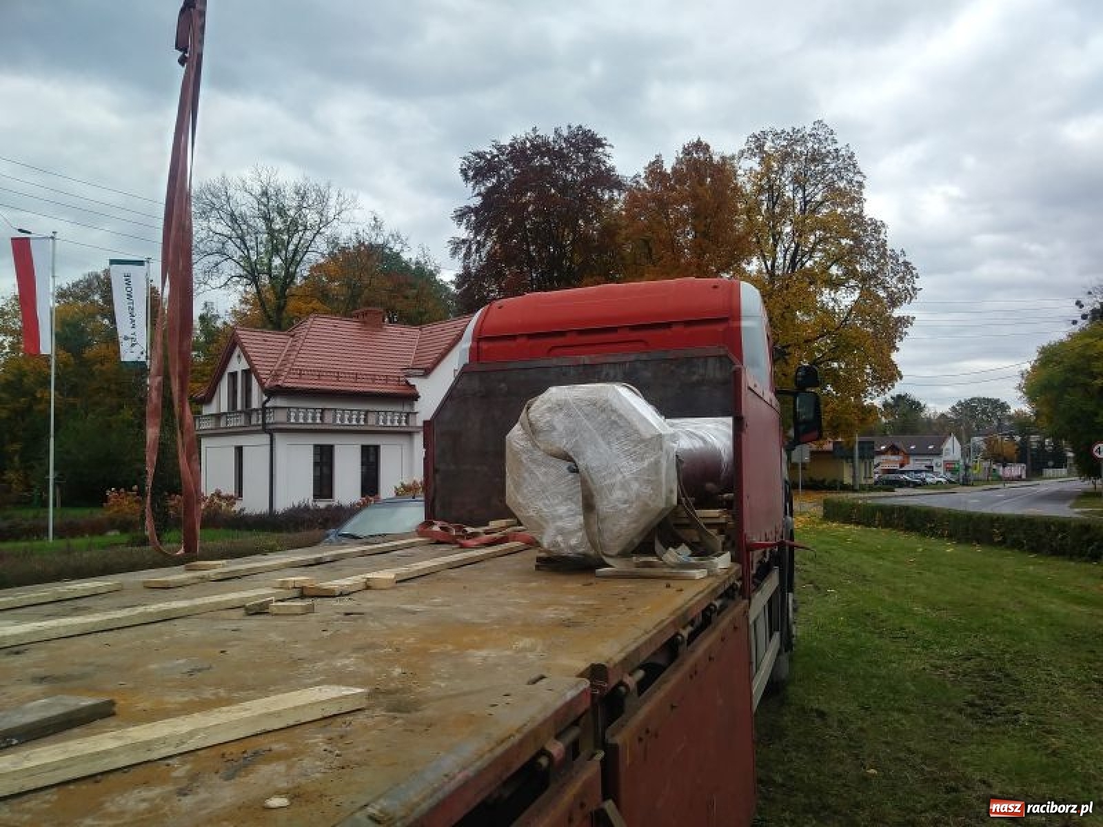 Zdjęcie w galerii na portalu naszraciborz.pl: Figura Matki Boskiej wróciła do Rud wiadomości z regionu