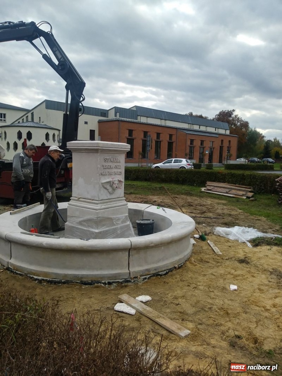 Zdjęcie w galerii na portalu naszraciborz.pl: Figura Matki Boskiej wróciła do Rud wiadomości z regionu