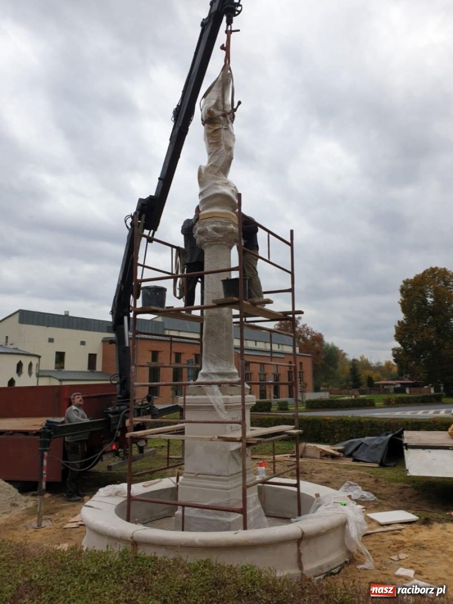 Zdjęcie w galerii na portalu naszraciborz.pl: Figura Matki Boskiej wróciła do Rud wiadomości z regionu