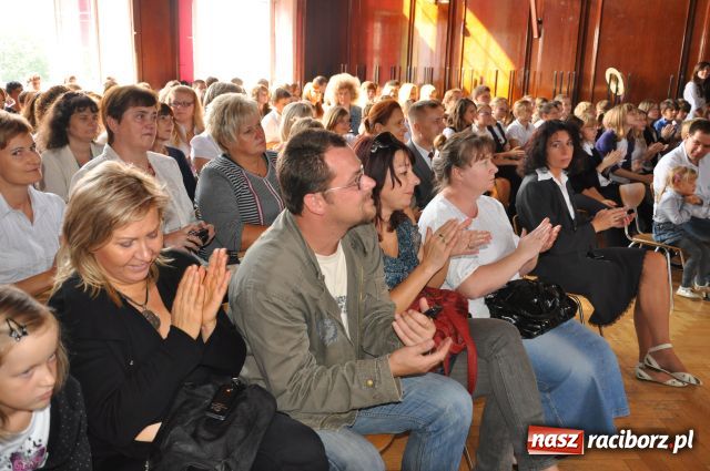 Zdjęcie w galerii na portalu naszraciborz.pl: Potrójne święto w I LO wiadomości z regionu